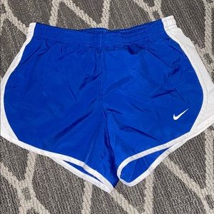 Medium Women’s Nike shorts